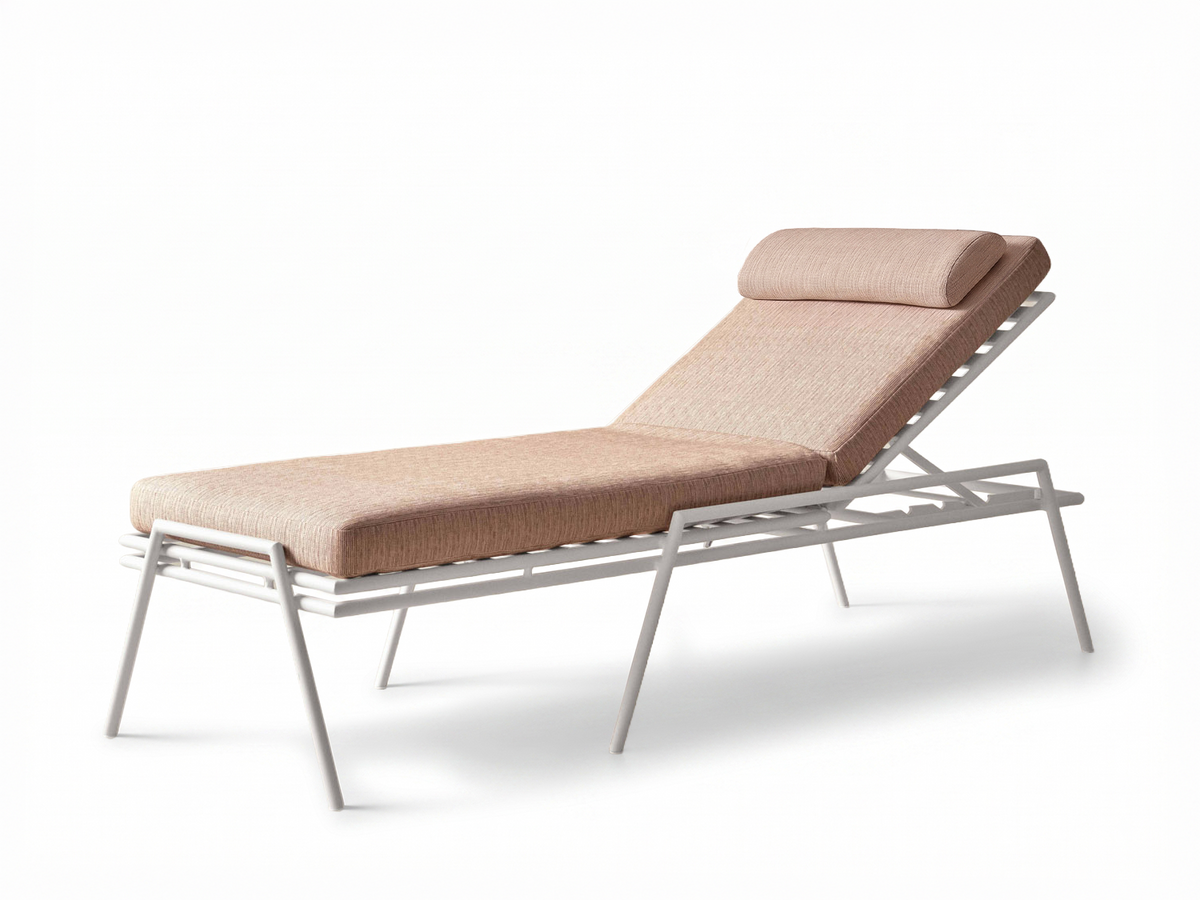 Hinterland Outdoor Chaise