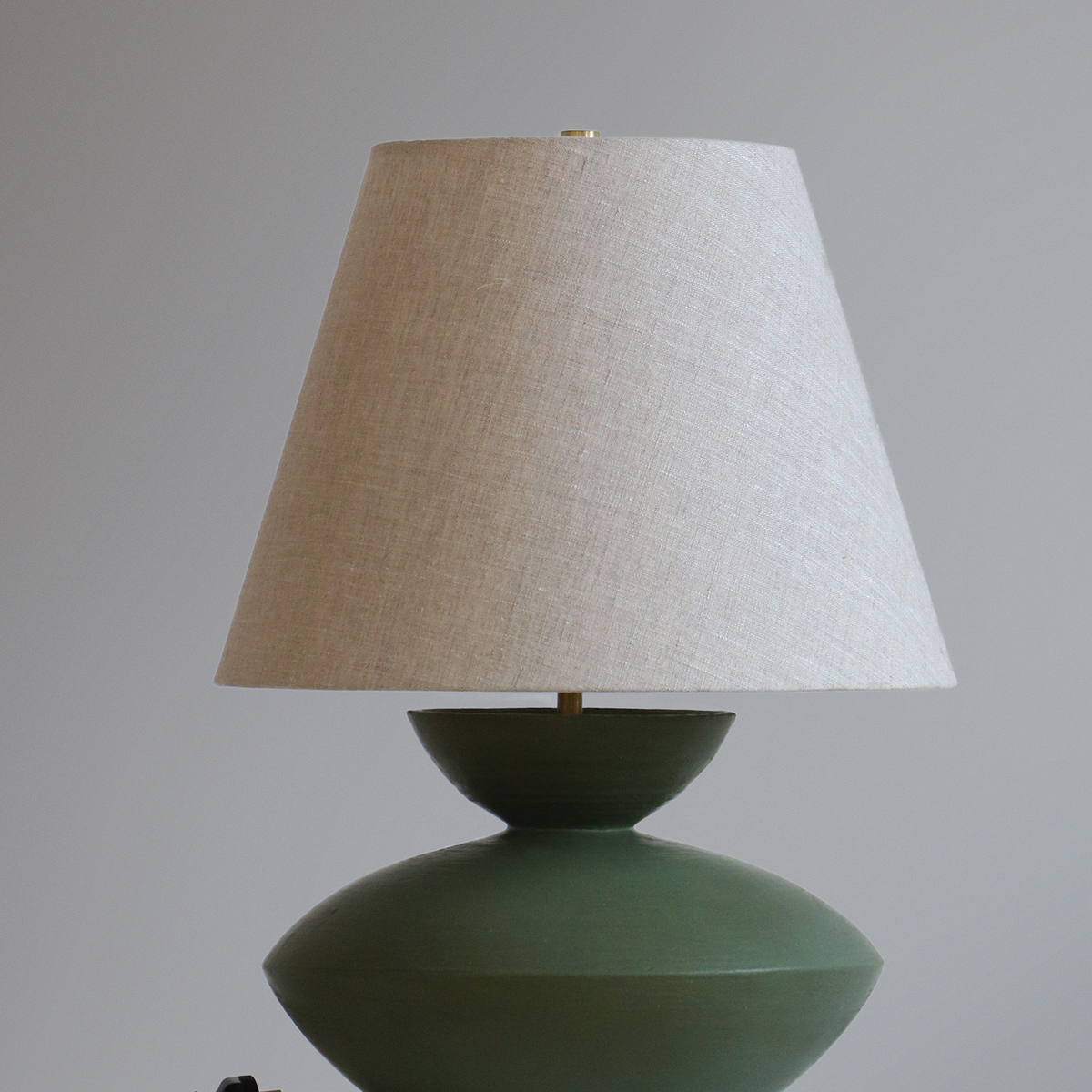 Ivy_Varinia_Oatmeal.png?crop=